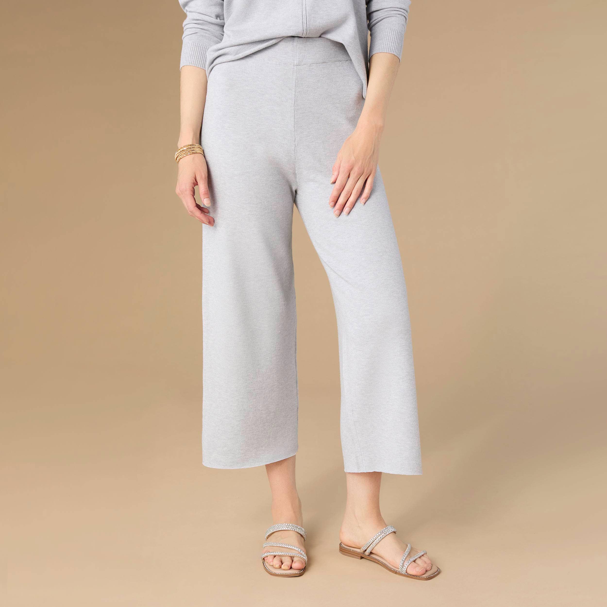Lightweight Heavenly-Luxe Crop Bottom