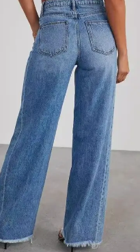 Relaxed Wide Leg Frayed Hem Jeans
